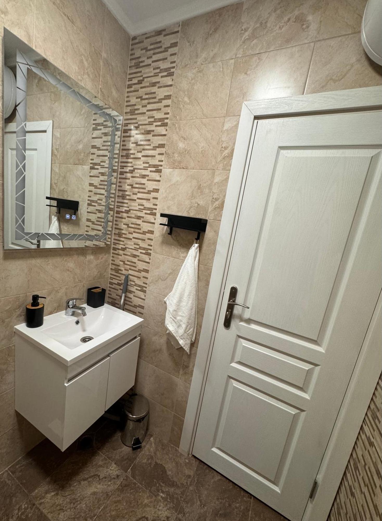 Goldy Central Beach Apartment With Private Garden Burgas Exterior foto