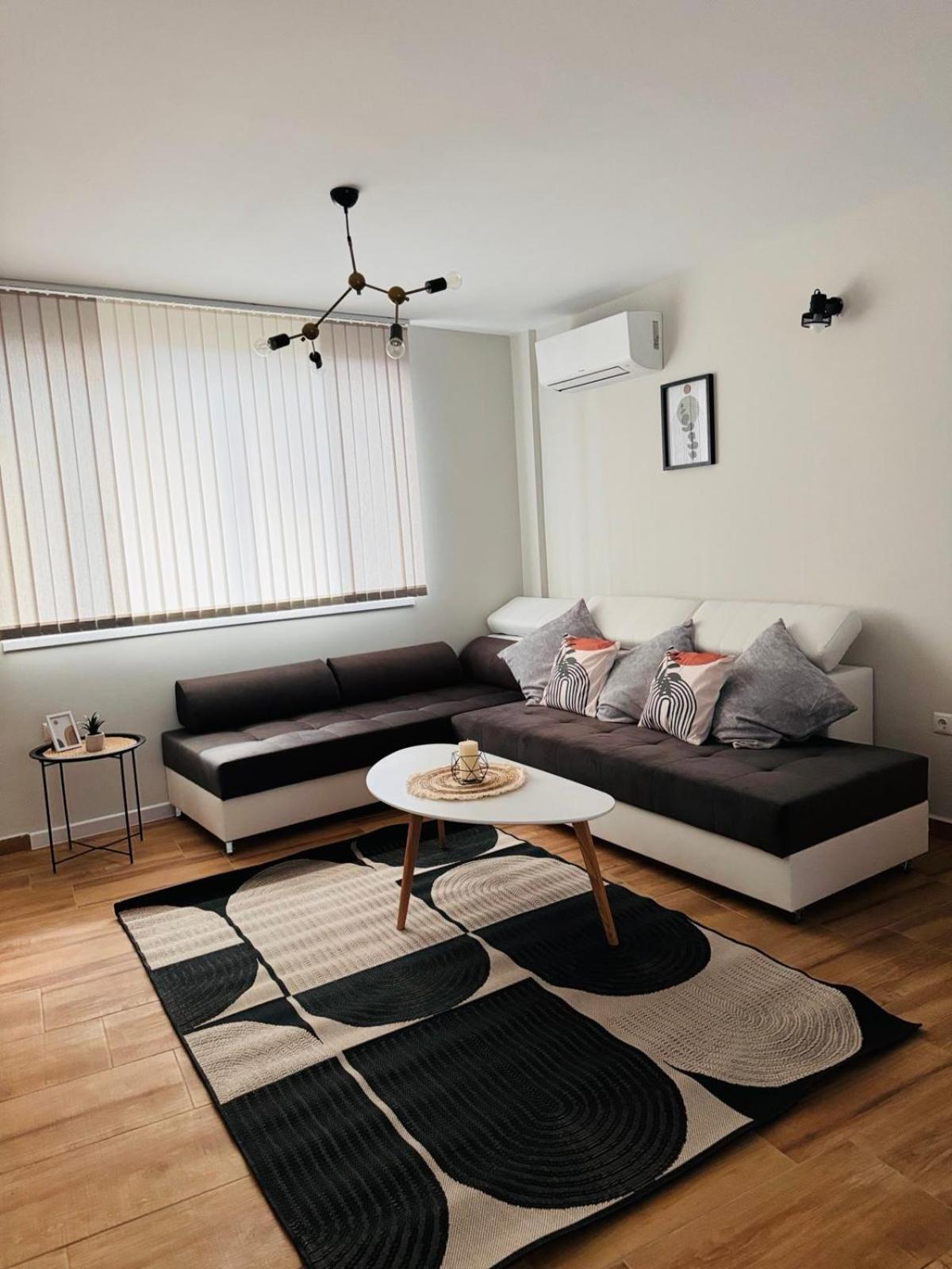 Goldy Central Beach Apartment With Private Garden Burgas Exterior foto