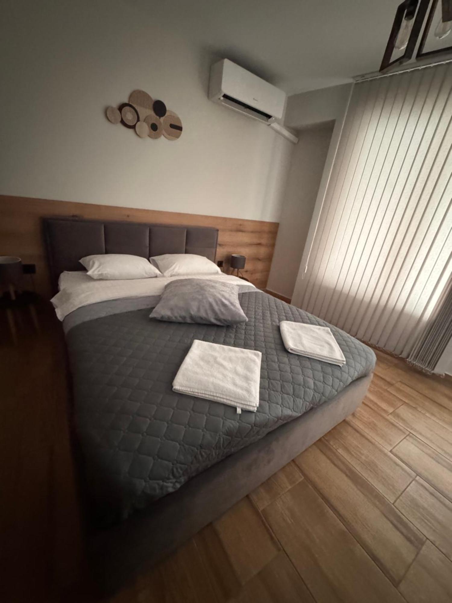Goldy Central Beach Apartment With Private Garden Burgas Exterior foto